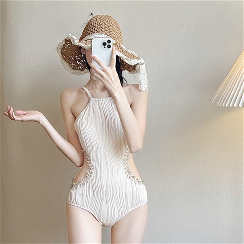 2025新款法式泳衣女夏连体感挖腰性感显瘦露背温泉度假泳装网