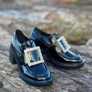 香港高定牛漆皮厚底乐福鞋女2025年新款RV水钻方扣小皮鞋粗跟单鞋