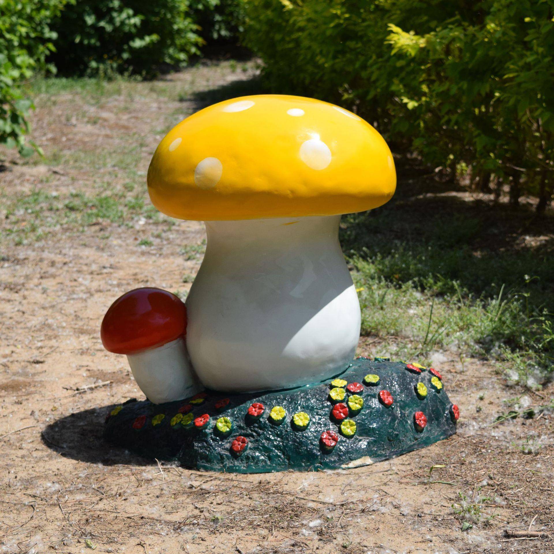户外仿真蘑菇摆件玻璃钢园林景观雕塑小品花园庭院幼儿园植物装饰