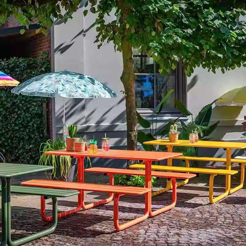 现代简约户外桌椅套装组合连体户外桌椅露台庭院公园奶茶咖啡餐厅