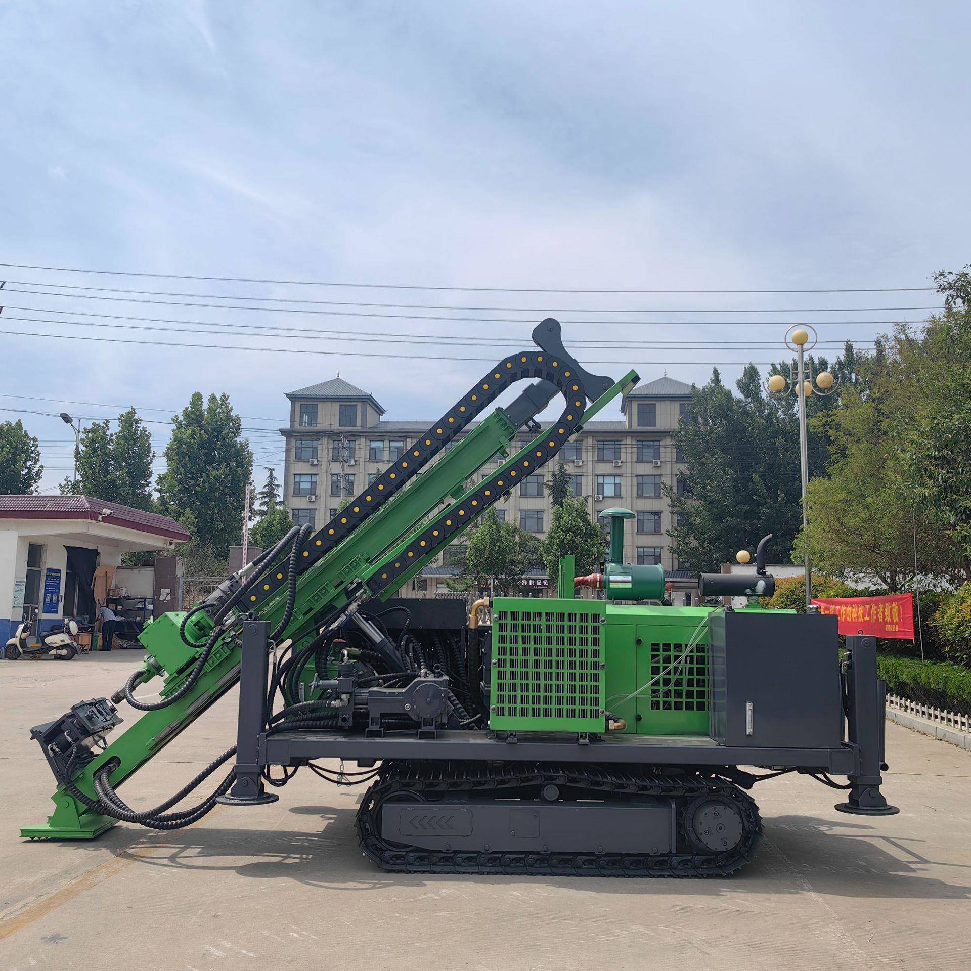 全液压600钻机地质勘探履带深孔钻探机金属矿勘探设备打井机