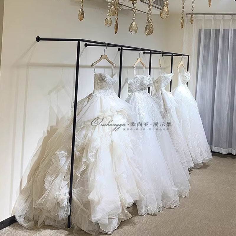 婚纱礼服架子上墙壁挂式落地杆定制秀禾旗袍铁艺挂衣架货架陈列架