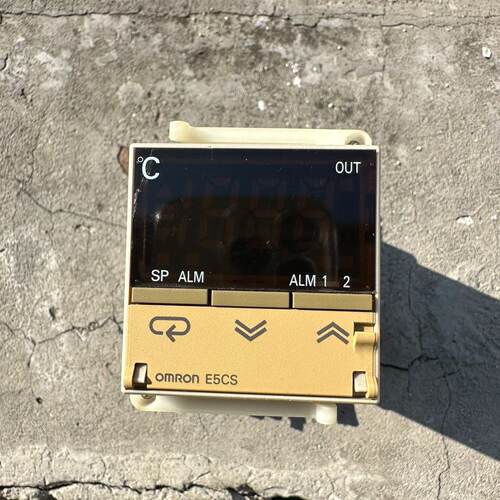 【询价】温控器E5CS-R1KJU-W  件   成色不错