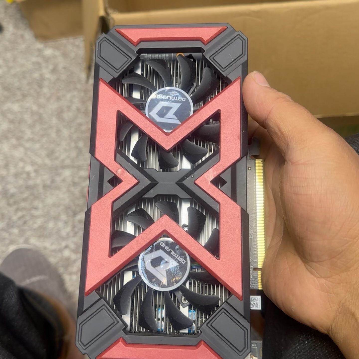 迪兰RX560D4G战将显卡红黑配色双风扇散热好议价及维修！