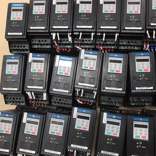 询》汇川变频器0.4kwMD200S0.4B220v九成新