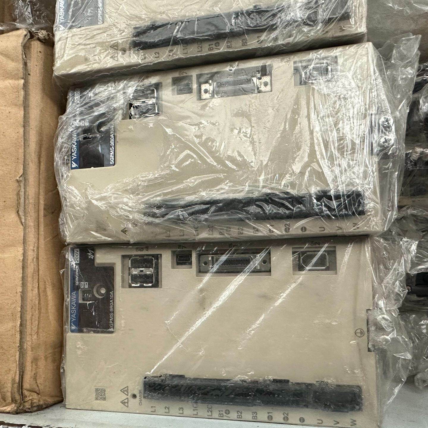 安川简易型驱动器SGPMS9ROA10A