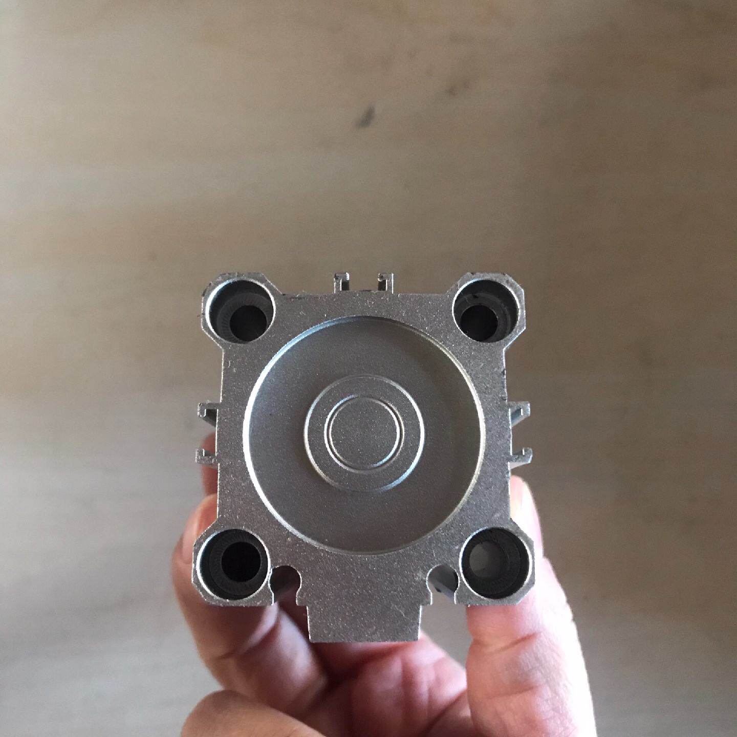 SMC进口气缸ERSDQB32-20B,库存件未使用过,表面--议价商品