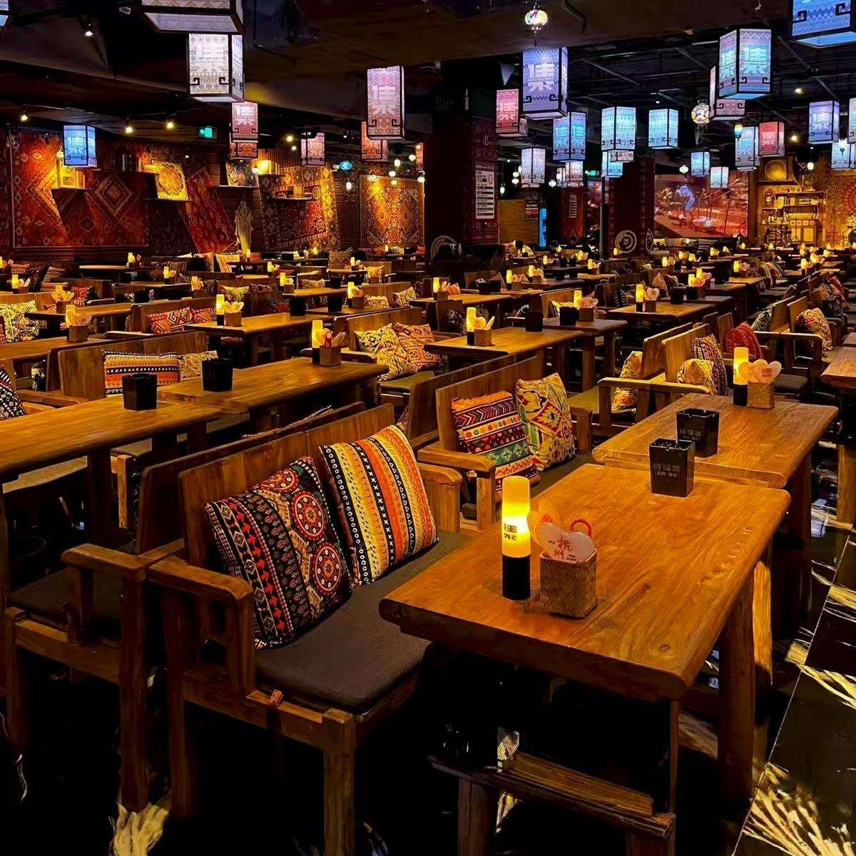 民谣酒馆桌椅组合民宿实木餐桌老榆木酒馆卡座沙发长方形大板桌