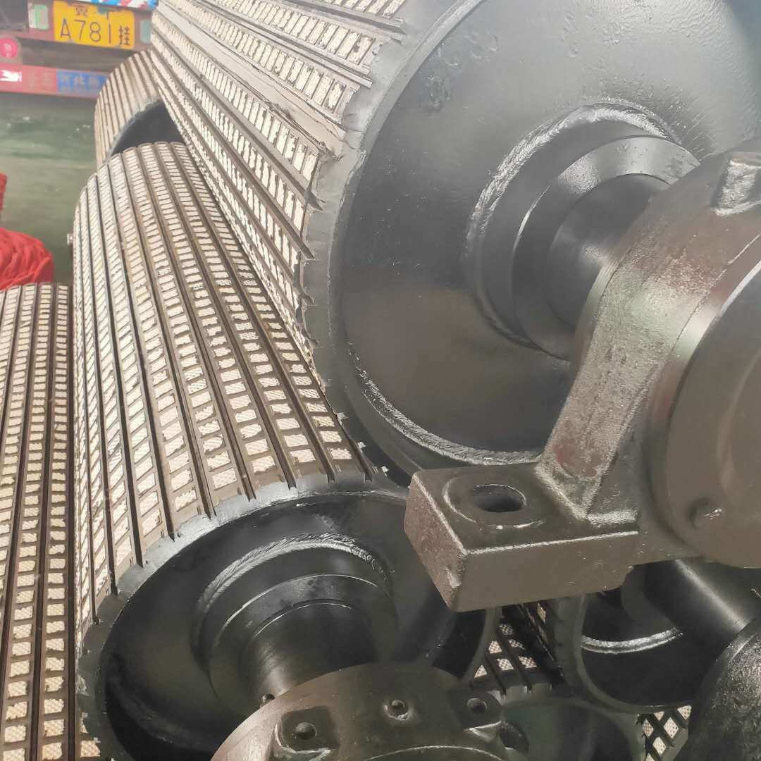 衡水厂家定制表面陶瓷橡胶磁片包胶滚筒 矿山型滚筒尺寸支持定做