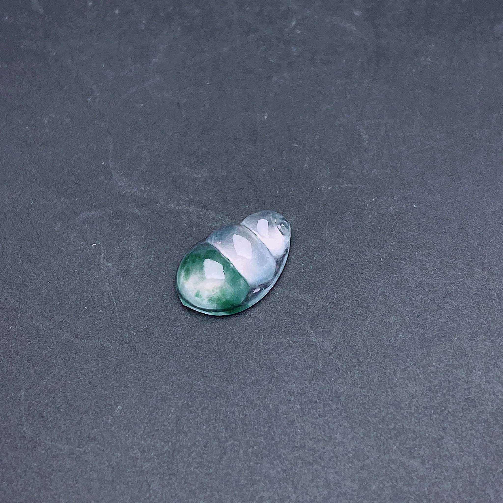 缅甸天然翡翠a货高冰飘花福豆裸石fxj，尺寸：11.2-7.8-3.5mm