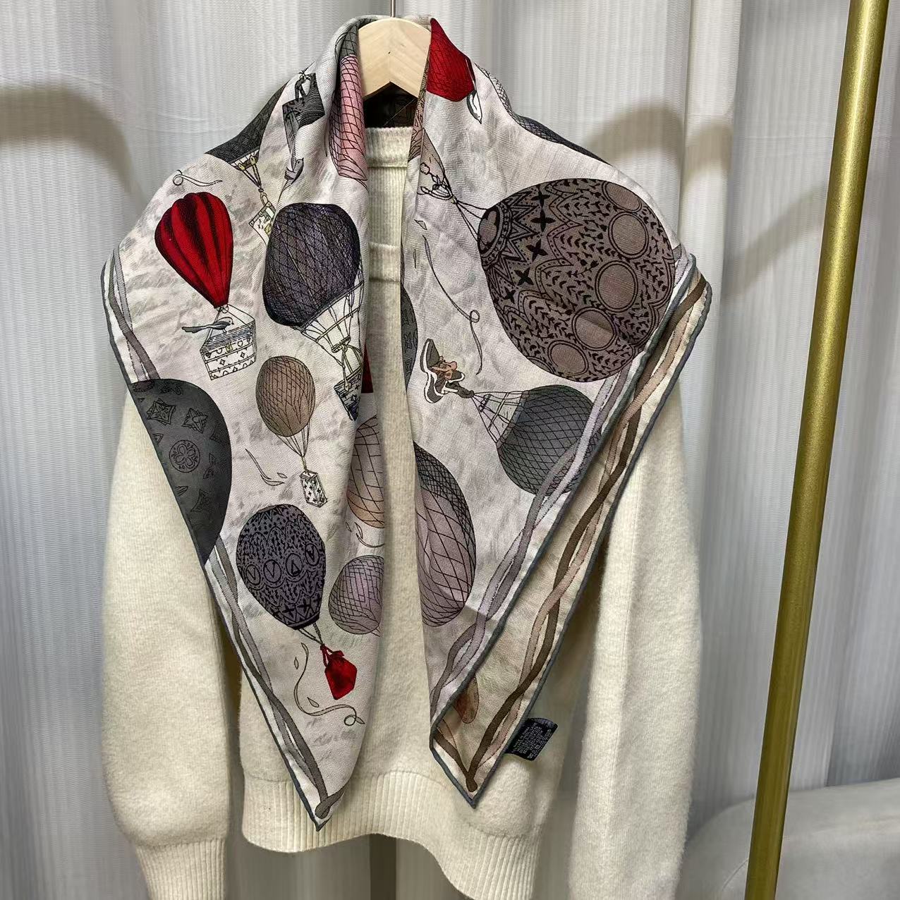 桑蚕丝羊毛【红告白气球】86丝毛方巾双面异色手工卷边丝巾Q720