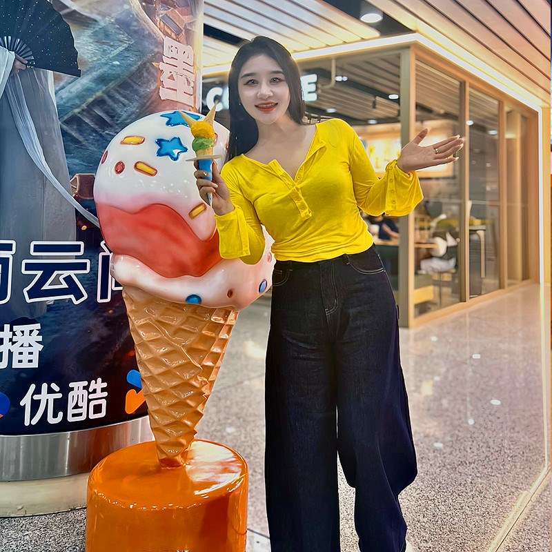 冰淇淋甜筒摆件商场雪糕甜品店门口装饰户外冰激凌模型玻璃钢雕塑