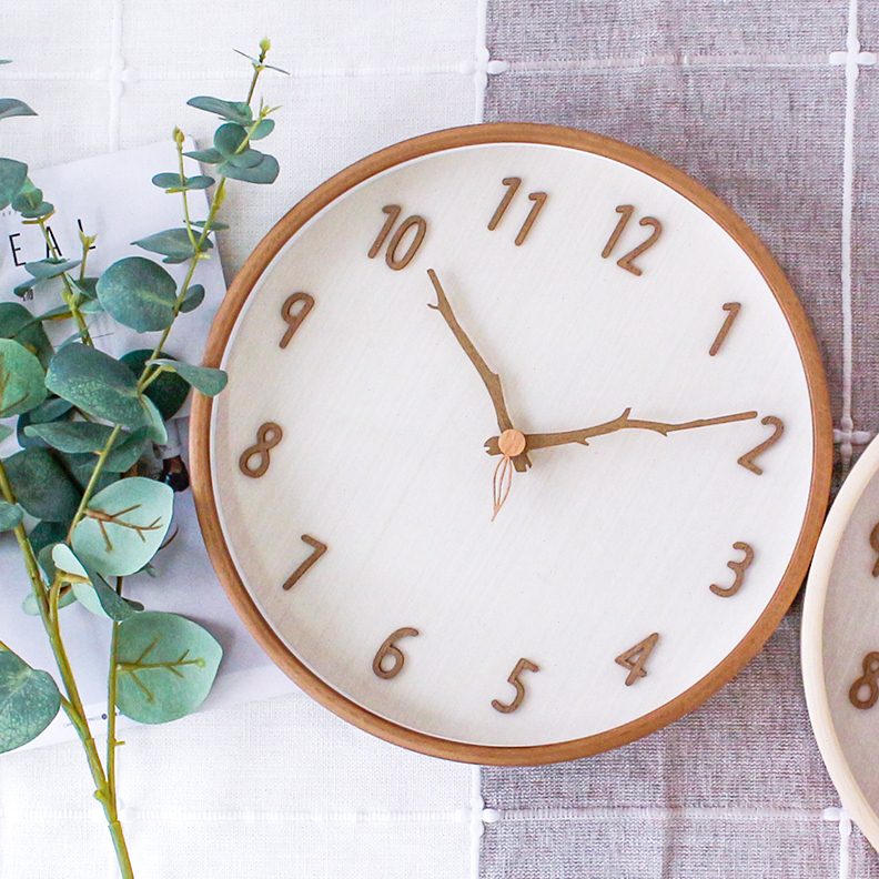 简约现代静音表客厅家用日式北欧风创意钟表实木挂钟时钟挂墙时尚