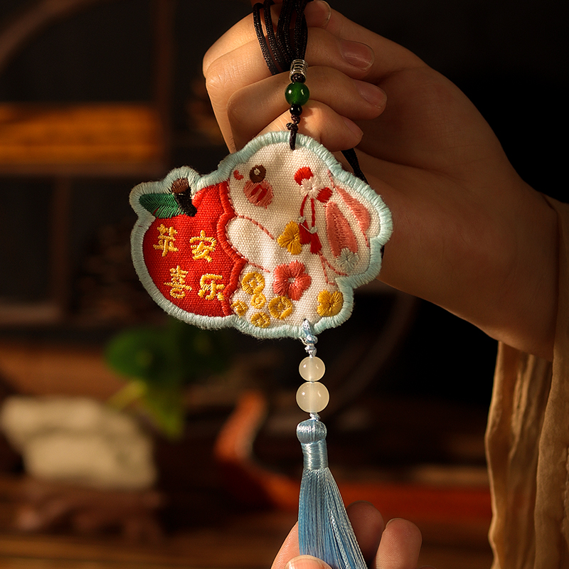 端午节成品兔子香包香囊刺绣香包平安喜乐挂件礼品兔年挂脖福袋