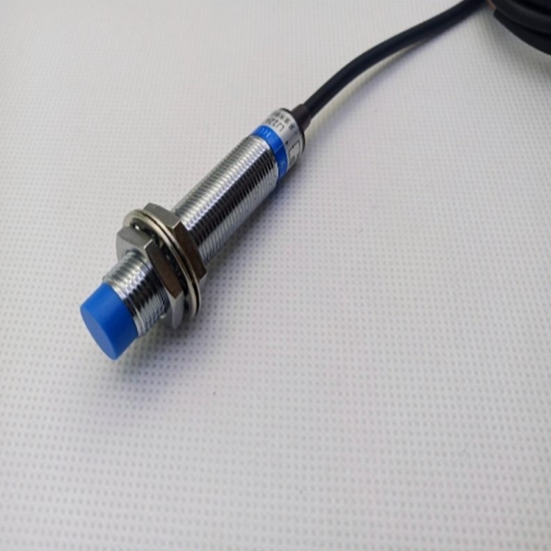 接近开关12v--Z24P8LJ12A3开式BYP8常电感N远5V距离三线感应/米毫
