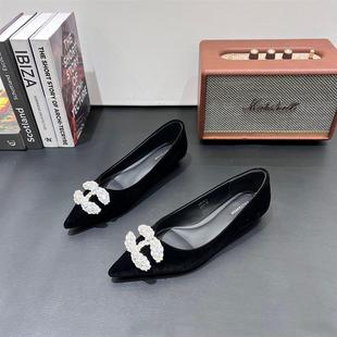 法式黑色绒面高跟鞋名媛女鞋2026春秋新款尖头职业单鞋舒适低跟鞋