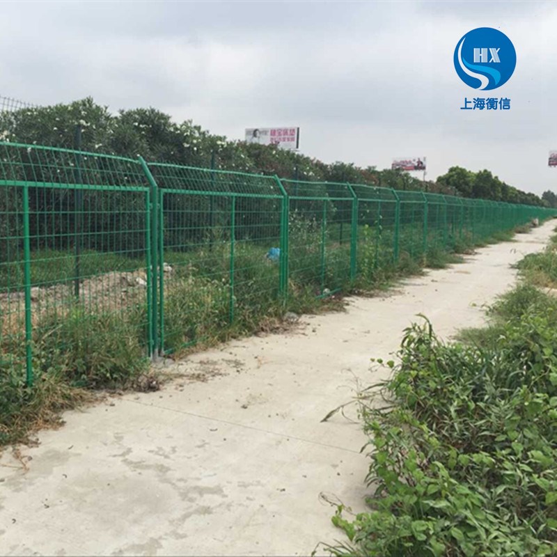 现货折弯护栏网道路围栏 金属网栏浸塑护栏网铁丝网圈地网