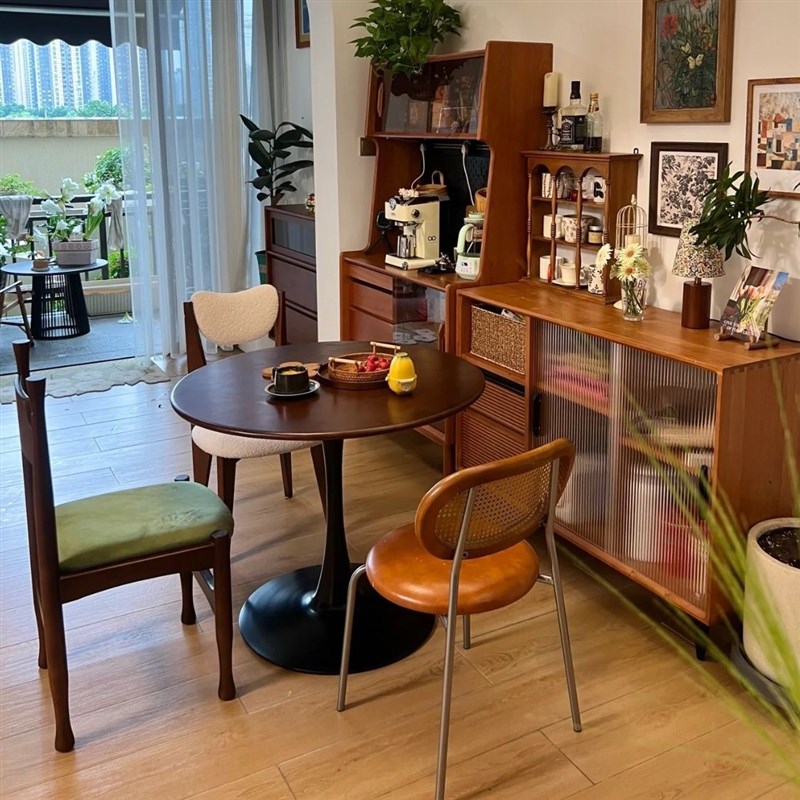 阳台精致小茶桌北欧复古胡桃圆形实木圆桌餐桌郁金香咖啡阳台中古