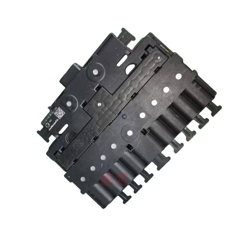 适用梅赛德斯奔驰S500 S580 SL55 SL63保险丝继电器盒 2235403856