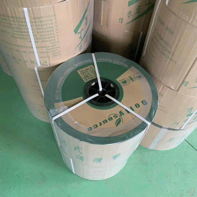 农用贴片式滴灌带迷宫式pe滴灌带内镶贴片式大棚滴灌带16贴片