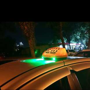 厂家直销新款出租车顶灯LED高亮带绿光强磁磁吸TAXI灯可以订做字