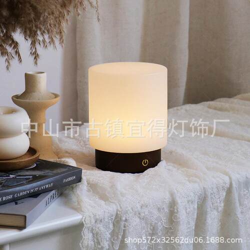 台灯卧室床头简约复古中古美式氛围感高级卧室睡眠插电迷你小夜灯