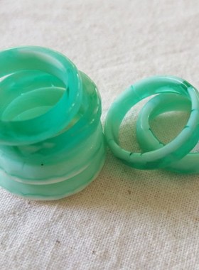 白色和水色刻面树脂堆叠戒指绿松石白色树脂戒指