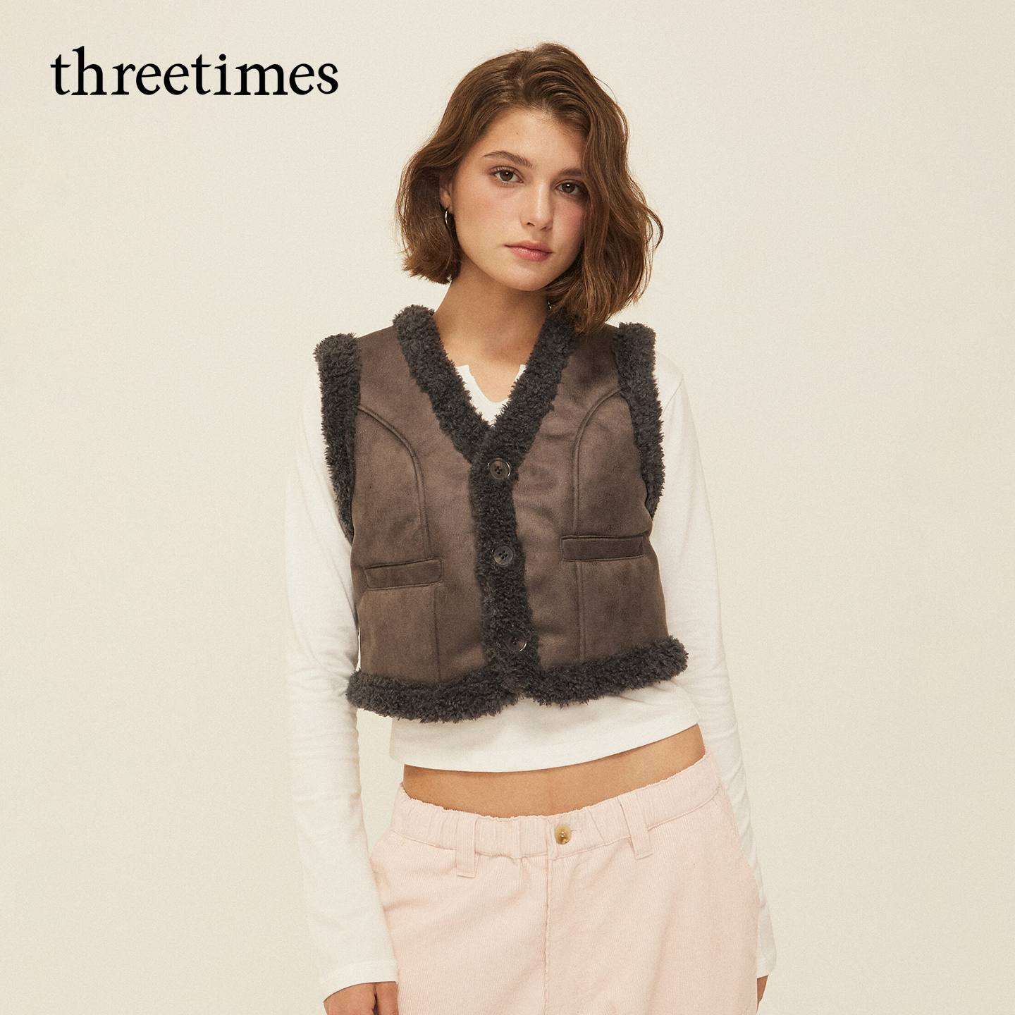 threetimes2025冬复古时髦仿皮毛一体马甲女短款保暖显瘦坎肩外套