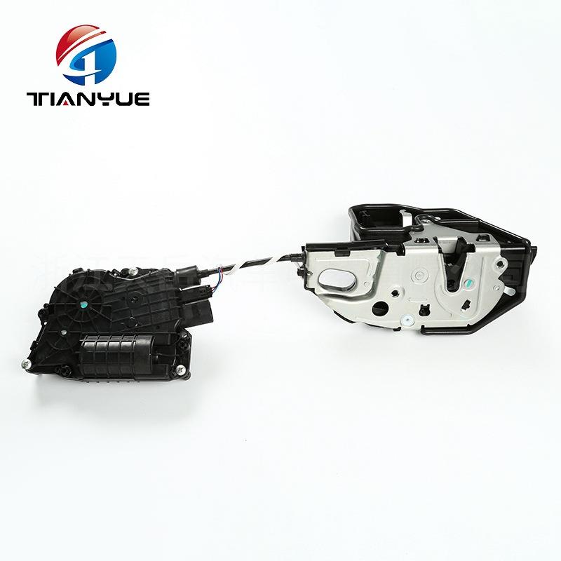 51217185690中控中枢闭锁器汽车侧门锁右前汽车配套适用配件