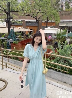 哺乳衣外出辣妈款夏季新款法式复古显瘦过膝长裙纯色喂奶连衣裙潮