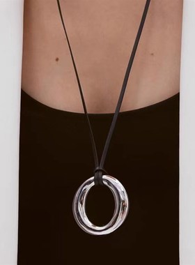 简洁精致镂空圆环吊坠毛衣链小众轻奢时尚简约个性重工秋冬女项链