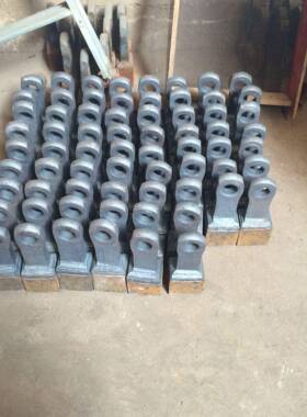 厂家大量现货供应配备20个锻打锤头的pc350X500型锤式碎石机