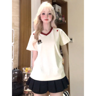 正肩刺绣撞色V领短袖T恤女2025新款夏季设计感小众微宽松显瘦上衣