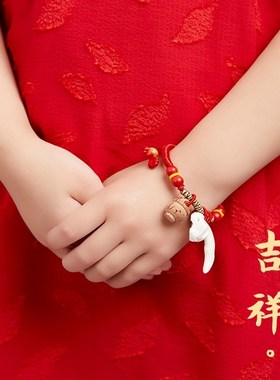 小孩避斜挂件红绳手链女猪精骨桃木手绳猪惊骨狗牙朱砂桃篮挂件