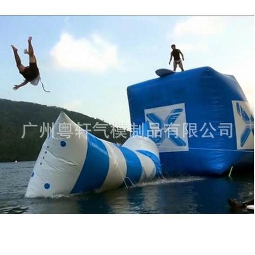 水上充气玩具游乐设备充气水上冲关弹跳包水上跳枕弹射包充气跳包