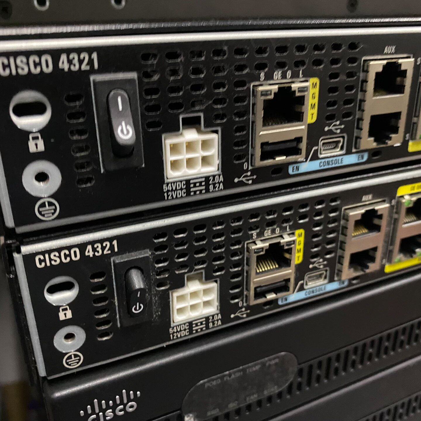 议价CISCO 思科企业级路由器ISR4321/K9，实物图拍摄可维修