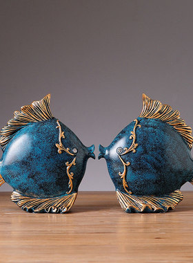 创意家里客厅温馨卧室亲嘴鱼接吻鱼一对摆件家居装饰品