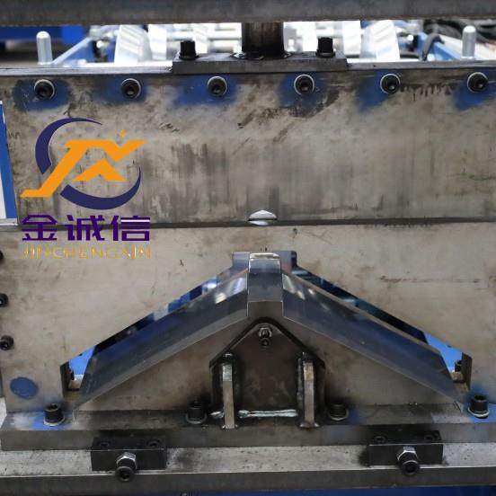 全自动屋脊瓦设备金诚信出口压瓦机厂家制作冷弯成型设备二十年