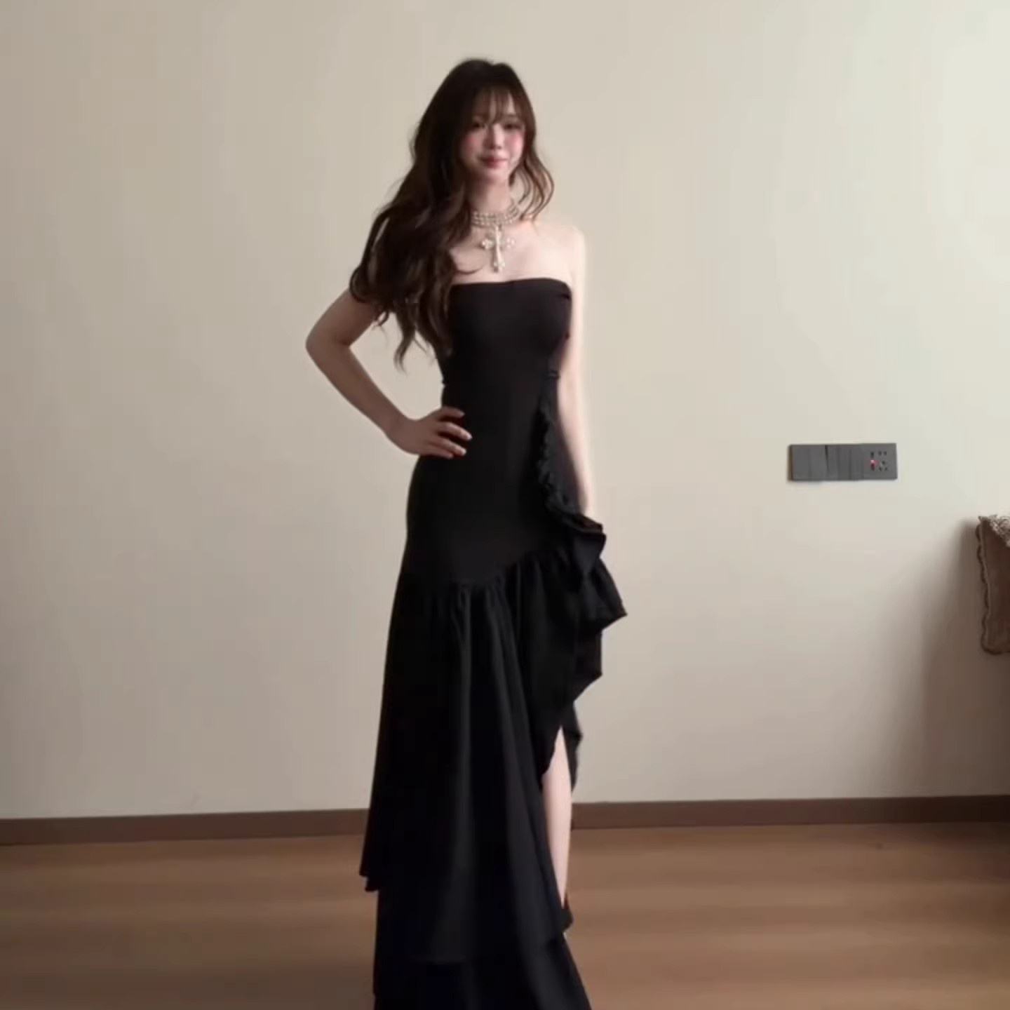 曼品质法式黑色抹胸连衣裙女早春季高级感收腰显瘦绝美气质生日礼