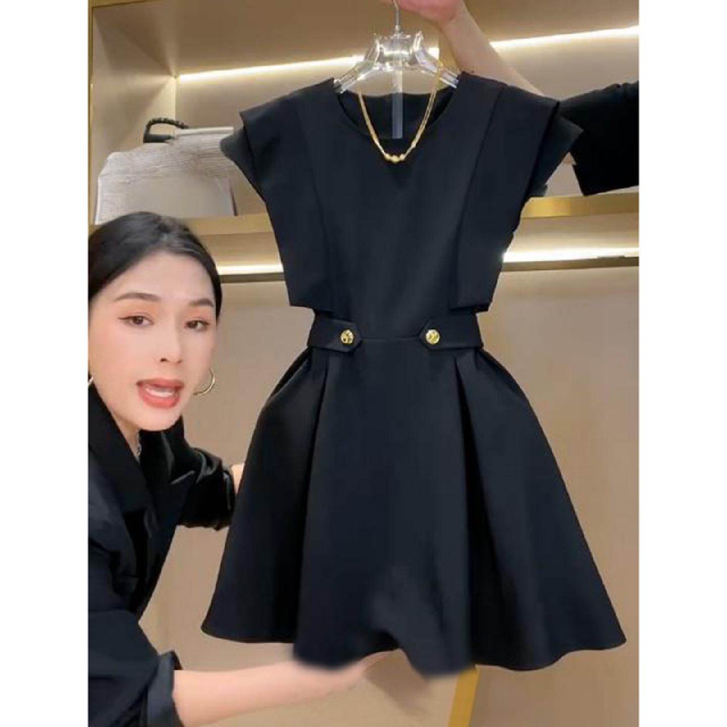 裙子2026新款今年流行小个子大方得体法式赫本风气质黑色连衣裙女
