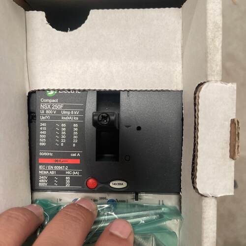 施耐德NSN塑壳断路器全新带包装议价
