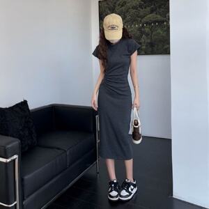 灰色飞飞袖连衣裙女2026夏季小个子设计感辣妹风修身显瘦包臀裙