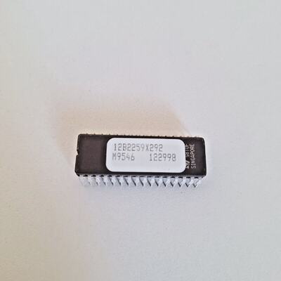 STMicroelectronics P880E  M27C100112FI  12B2259X292 Componen