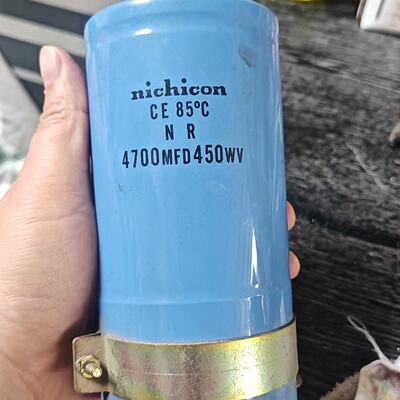 尼吉康CE系列电容，型号4700MFD 400WV，85议价