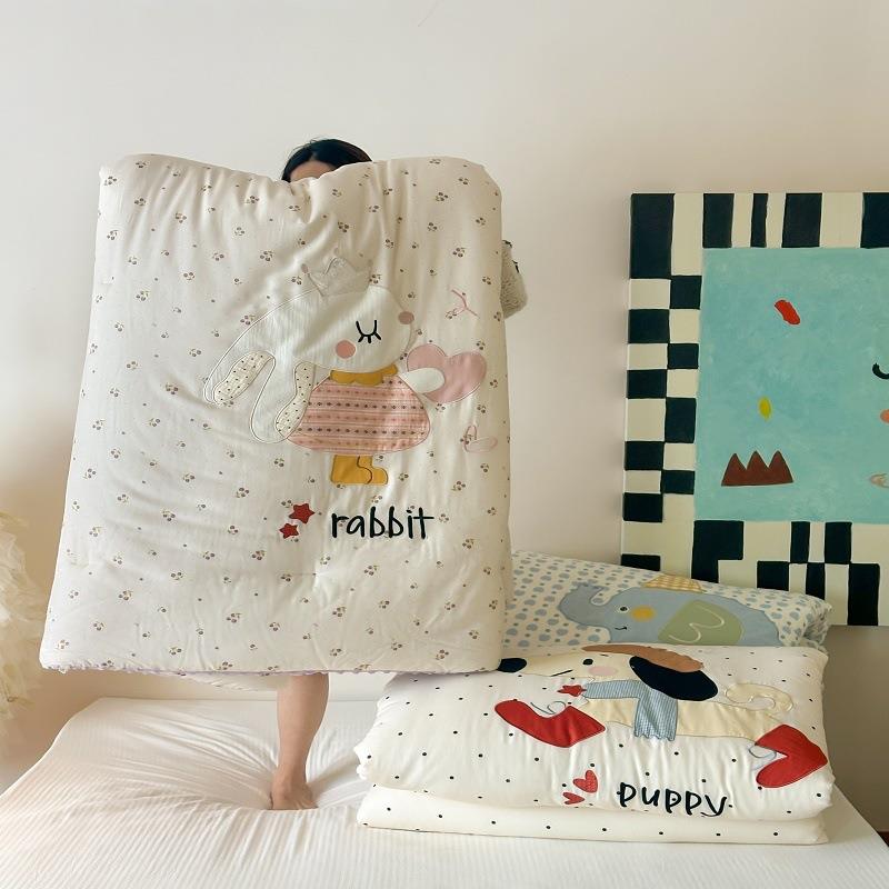 秋冬新款全棉双层纱卡通毛巾绣山宁泰抗菌安抚豆豆春秋冬被可水洗