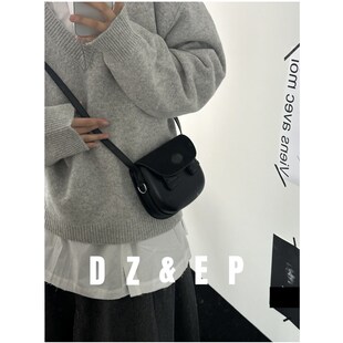 今年流行超火小包包女2023新款斜挎马鞍高级感洋气单肩黑色手机包