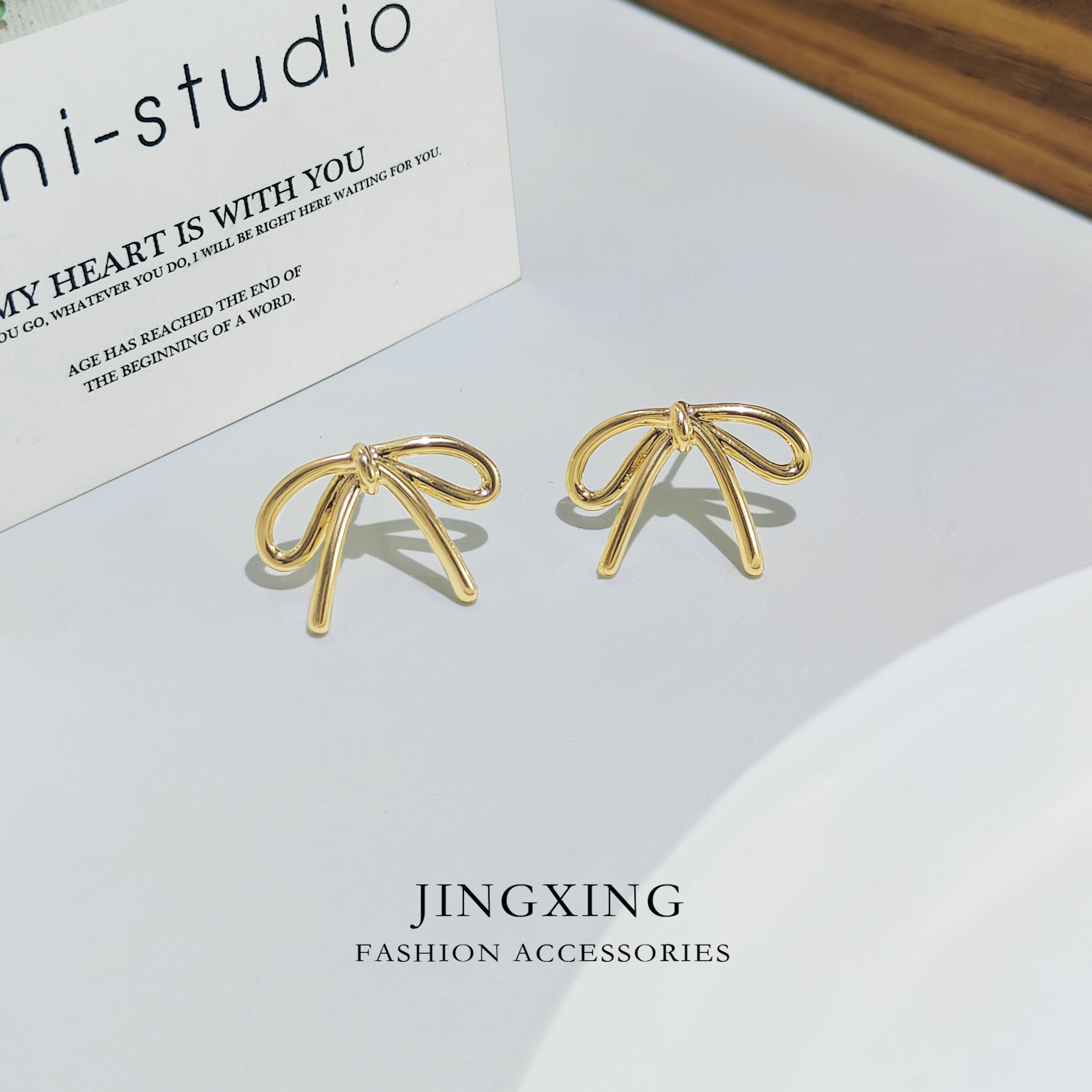 金色镂空蝴蝶结耳钉女简约高级感