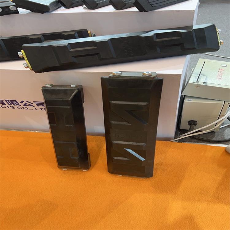 山推SD22推土机履带橡胶块履带总成发动机总成推土机全车配件