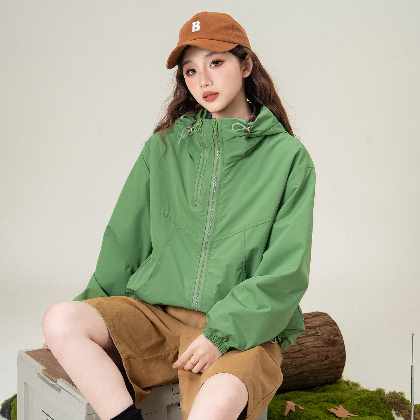 休闲连帽短款外套女春秋季百搭户外防风冲锋衣小个子拉链夹克上衣