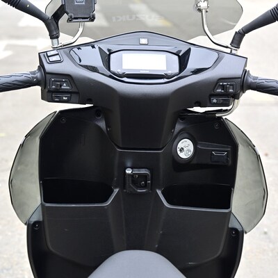 适用铃木uy125腿部风挡改装配件加大侧护板风挡挡风被护膝盖